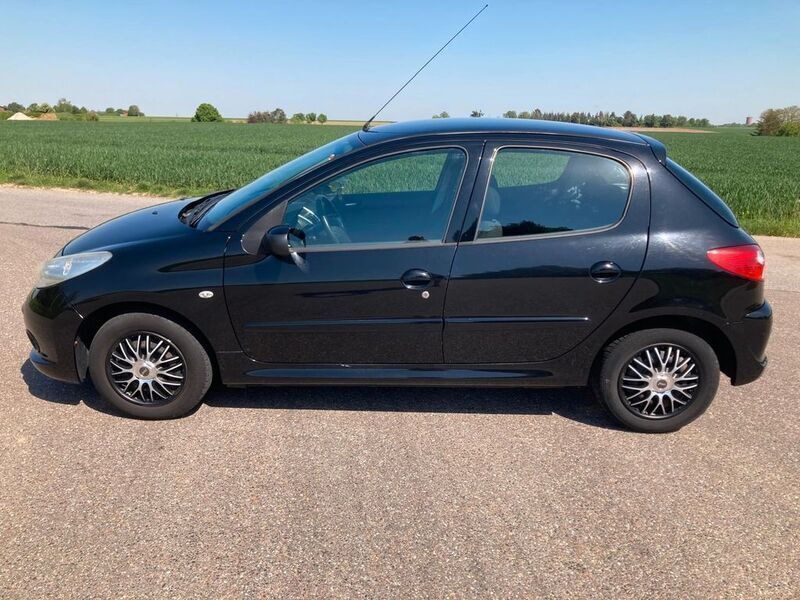 Schwarz Gebraucht 2011 Peugeot 206+ Kleinwagen | 3.999 € (Fairer Preis) - Bild 1/4