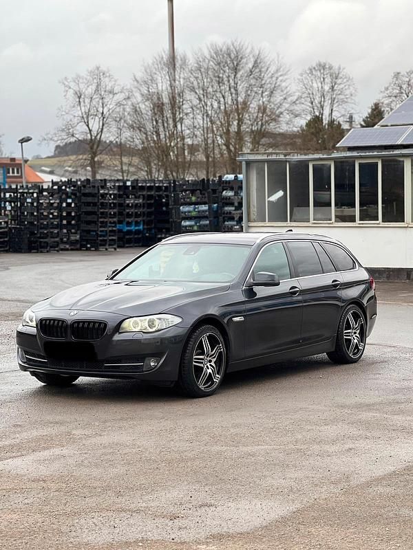 Gebraucht BMW 530 258 PS (189 kW) 2013 Grau Kombi