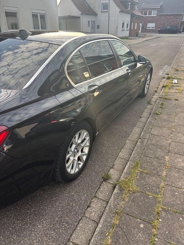 Gebraucht BMW 730L 258 PS (189 kW) 2012 Schwarz Limousine