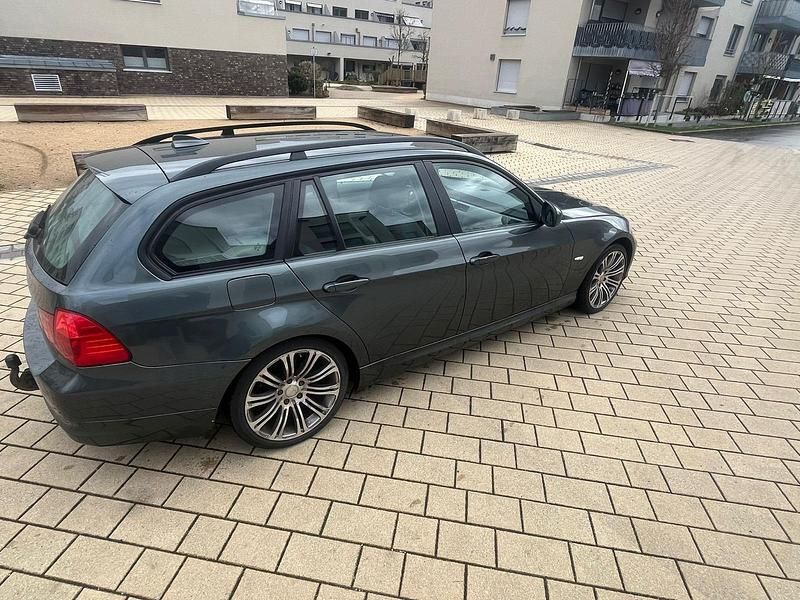 Gebraucht BMW 320 177 PS (130 kW) 2009 Grün Kombi