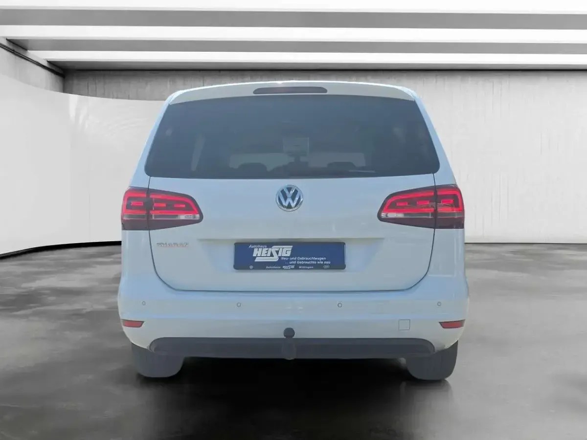 Gebraucht VW Sharan Comfortline 150 PS (110 kW) 2022 Pure white Van / Kleinbus