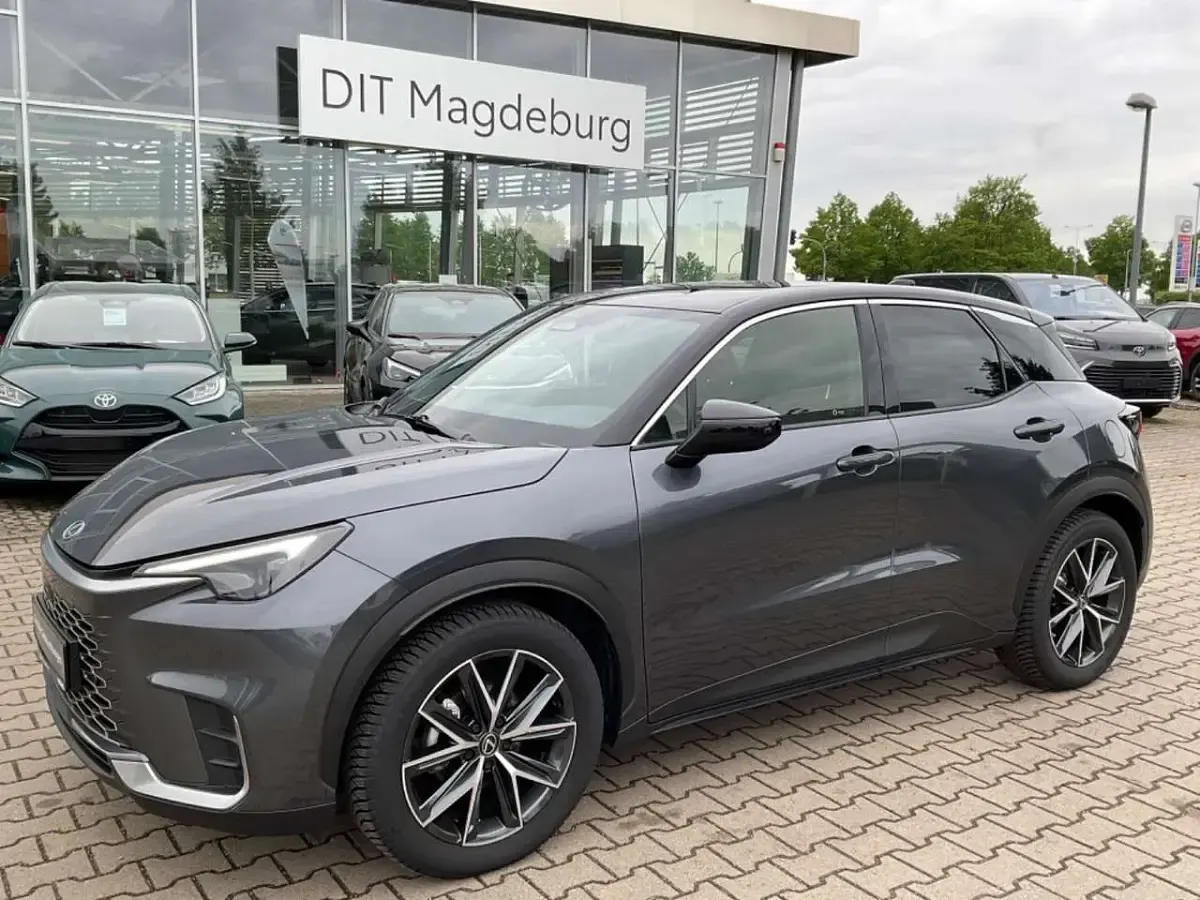 Usata Lexus LBX 136 CV (100 kW) 2025 Nero SUV