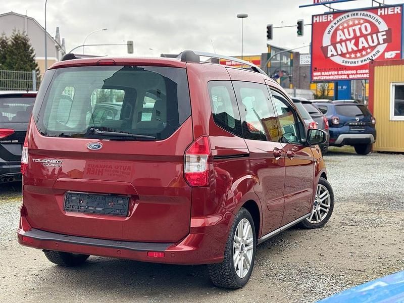 Gebraucht Ford Tourneo Courier Titanium 95 PS (69 kW) 2019 Orange Van / Kleinbus