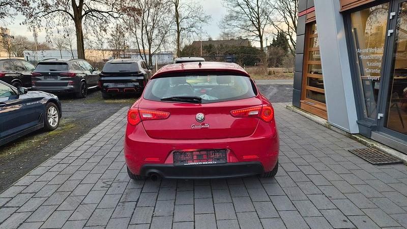 Gebraucht Alfa Romeo Giulietta Turismo 105 PS (77 kW) 2012 Rot Limousine
