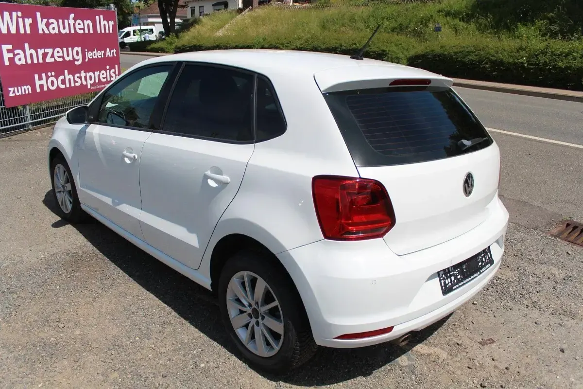 Gebraucht VW Polo Comfortline 90 PS (66 kW) 2015 Weiß Kleinwagen