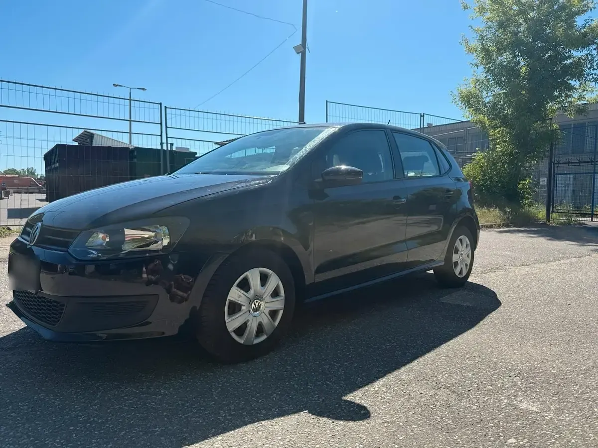 Käytetty VW Polo 60 HP (44 kW) 2011 Musta Viistoperä