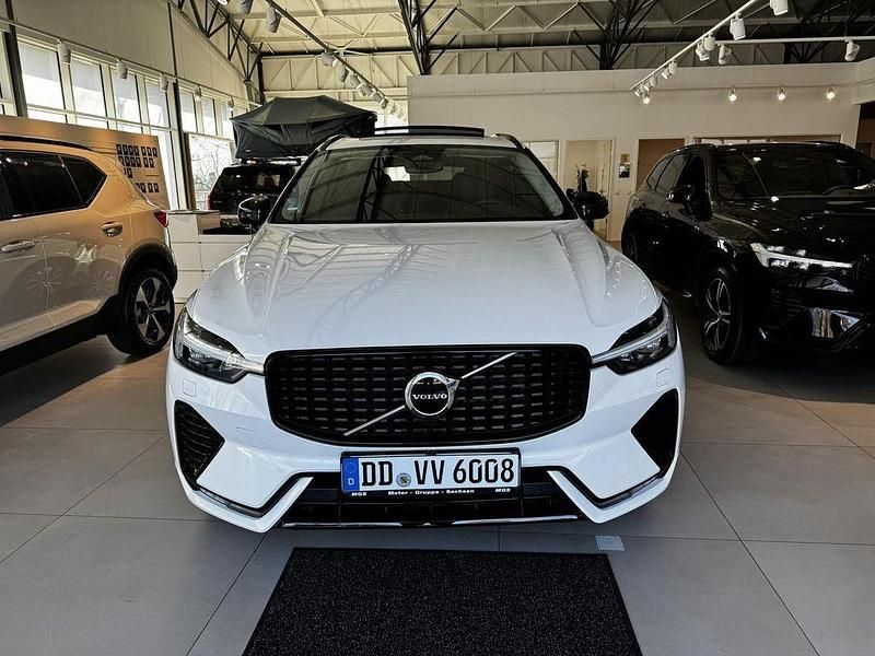 Gebraucht Volvo XC60 Plus 197 PS (144 kW) 2024 Crystal white / metallic SUV
