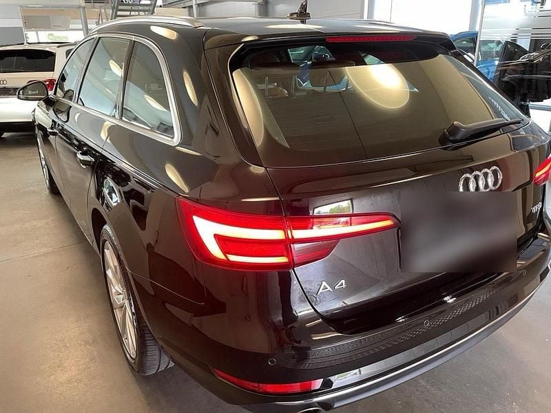 Używany Audi A4 Design 190 KM (139 kW) 2015 Czarny Kombi
