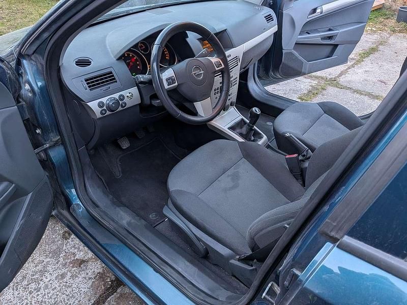 Gebraucht Opel Astra 105 PS (77 kW) 2007 Grün Kombi