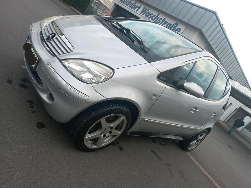 Silber Gebraucht 2002 Mercedes A190 Van / Kleinbus | 1.700 € (Fairer Preis) - Bild 1/4