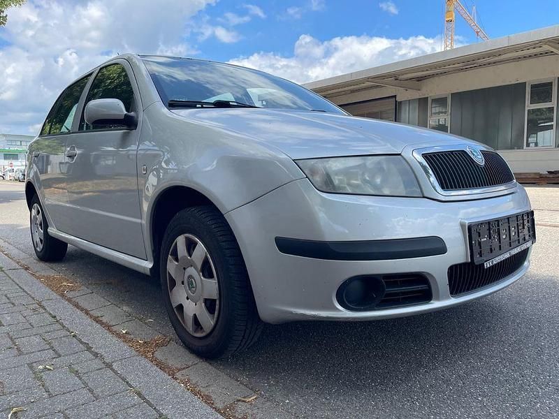 Silber Gebraucht 2006 Skoda Fabia Cool Edition Limousine | 1.799 € (Fairer Preis) - Bild 1/4