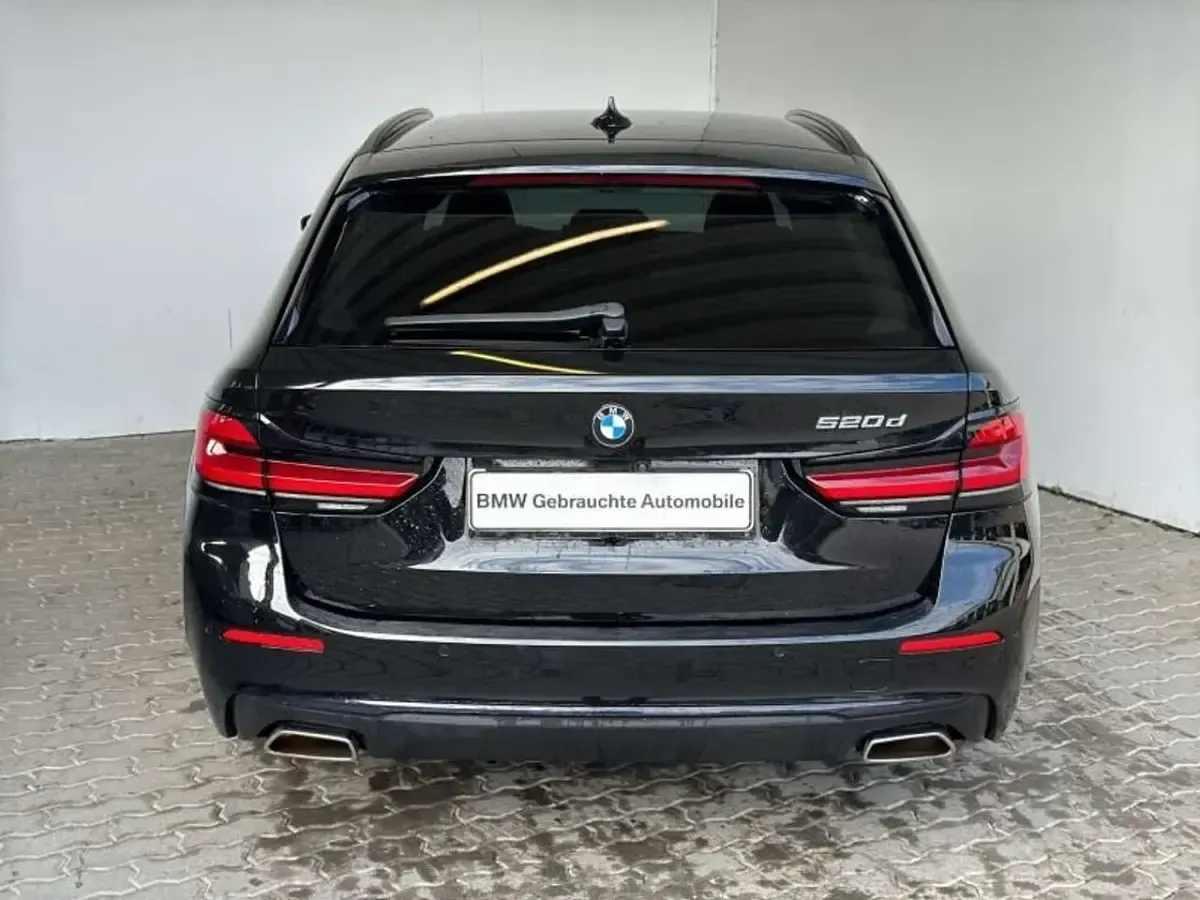 Gebraucht BMW 520 190 PS (139 kW) 2020 Schwarz uni Kombi