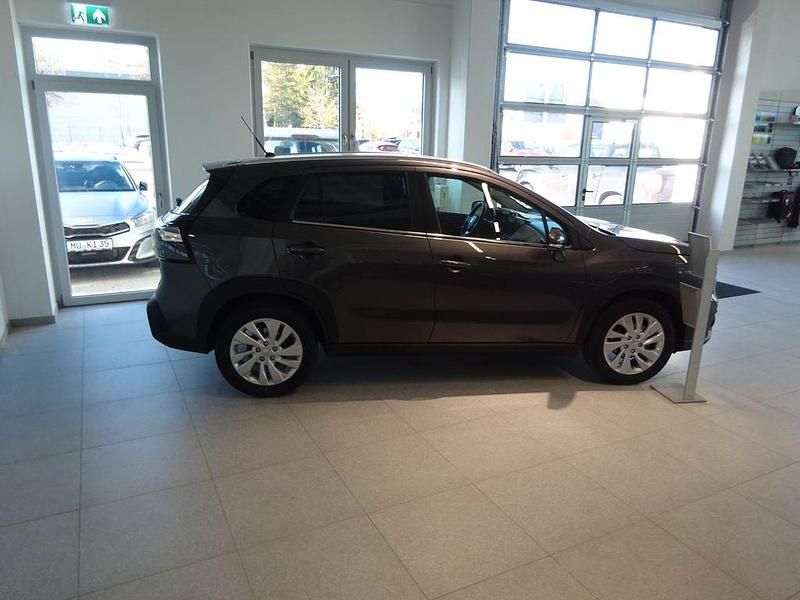 Neu Suzuki SX4 S-Cross Comfort 129 PS (94 kW) 2025 Grau Limousine