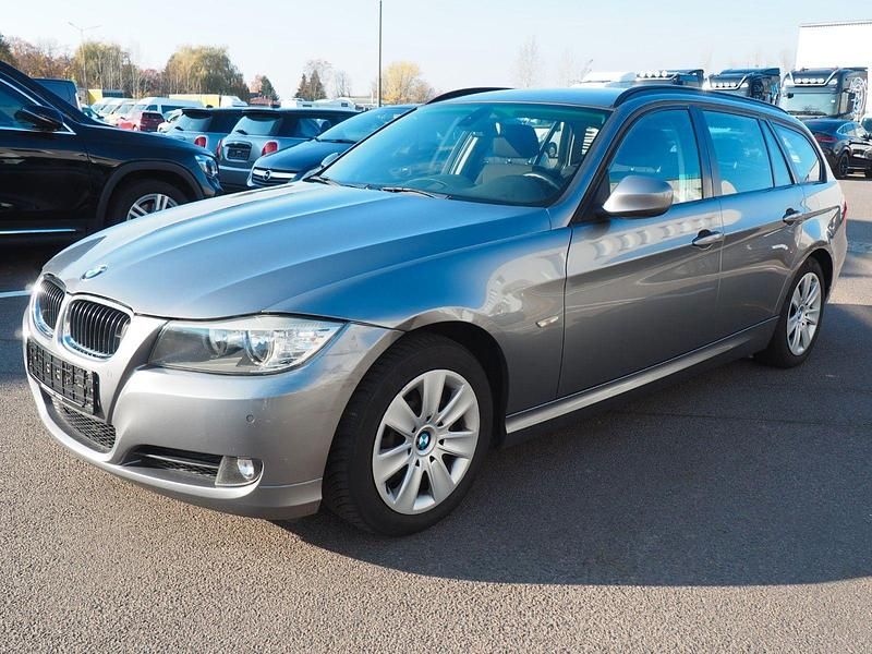 Grau Gebraucht 2011 BMW 318 Comfort Edition Kombi | 3.500 € (Superpreis) - Bild 1/4