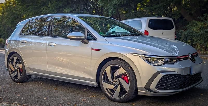 Silber Gebraucht 2021 VW Golf VIII GTI Limousine | 26.700 € (Fairer Preis) - Bild 1/4