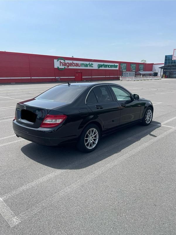 Schwarz Gebraucht 2007 Mercedes 200 Limousine | 3.490 € - Bild 1/4