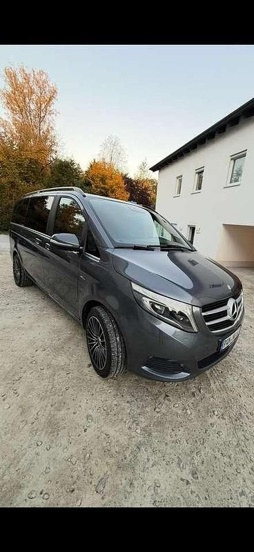 Grau Gebraucht 2014 Mercedes V250 Avantgarde Van / Kleinbus | 32.000 € (Fairer Preis) - Bild 1/4