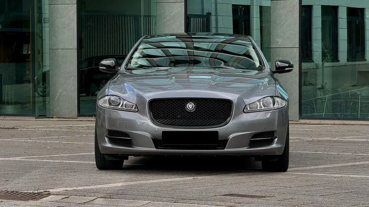 Gebraucht Jaguar XJ Luxury 275 PS (202 kW) 2012 Silber Limousine