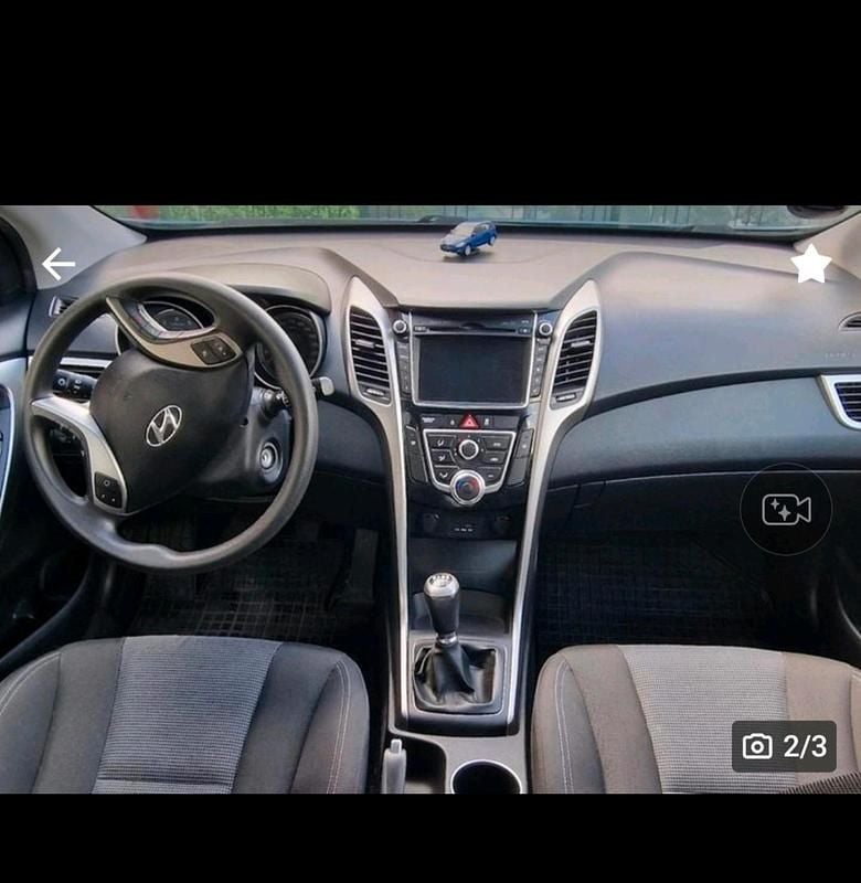 Gebraucht Hyundai i30 99 PS (72 kW) 2013 Blau Kleinwagen