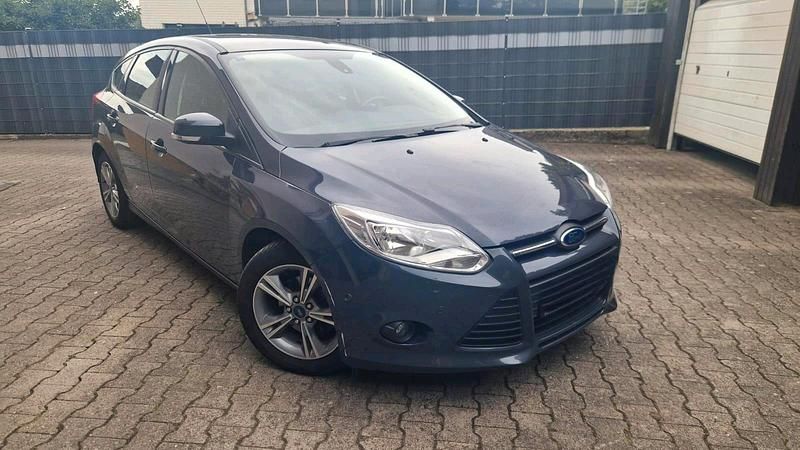Blau Gebraucht 2014 Ford Focus Kleinwagen | 3.000 € (Superpreis) - Bild 1/4