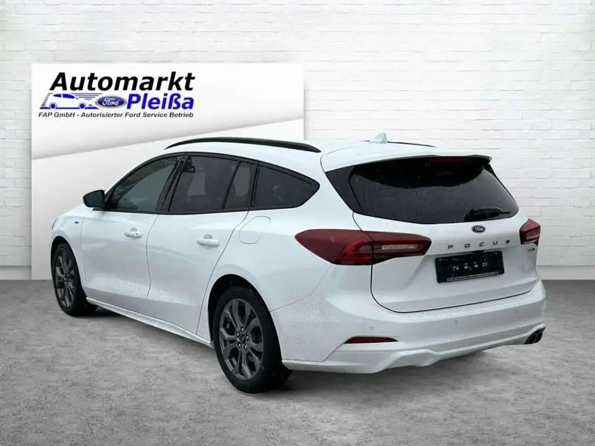 Używany Ford Focus ST-Line 125 KM (91 kW) 2022 Biały Kombi