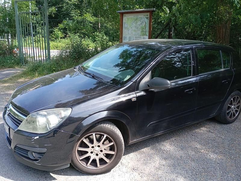 Schwarz Gebraucht 2006 Opel Astra Limousine | 1.100 € (Fairer Preis) - Bild 1/4