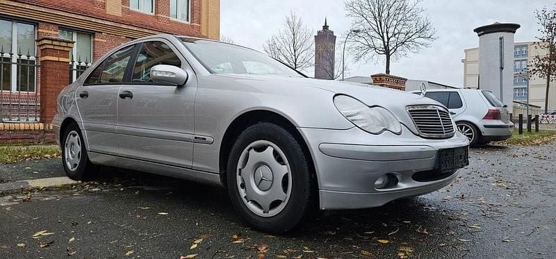 Gebraucht Mercedes C180 Classic 143 PS (105 kW) 2003 Silber Limousine