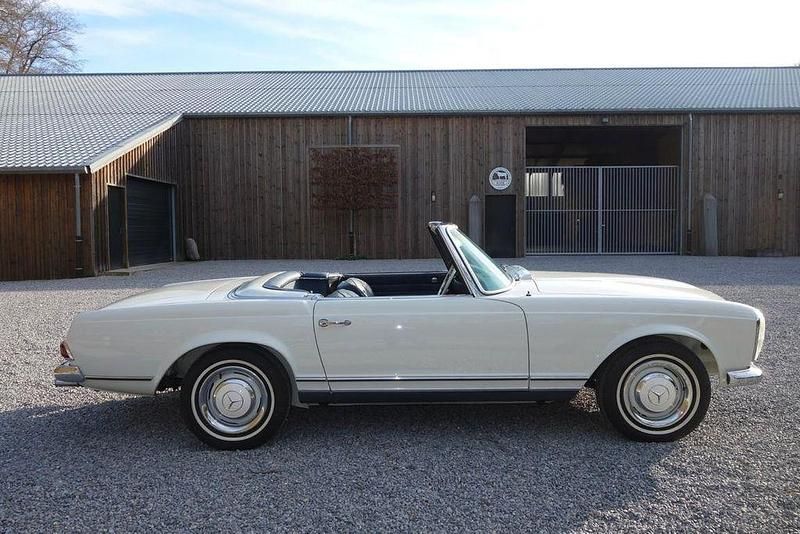 Weiß Gebraucht 1967 Mercedes 230 Cabrio | 65.000 € - Bild 1/4