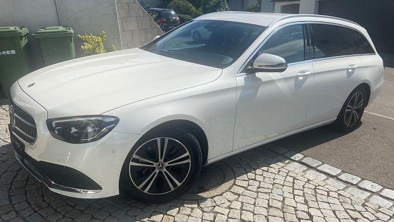Weiß Gebraucht 2022 Mercedes E200 Avantgarde Kombi | 33.900 € (Guter Preis) - Bild 1/4