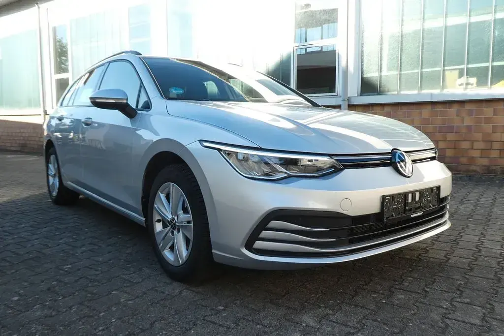Gebraucht VW Golf VIII Life 110 PS (80 kW) 2022 Reflexsilber Kombi