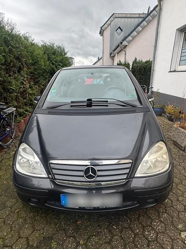 Schwarz Gebraucht 2001 Mercedes A190 Kleinwagen | 1.100 € (Guter Preis) - Bild 1/4