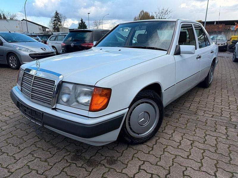 Gebraucht Mercedes 200 75 PS (55 kW) 1992 Weiß Limousine