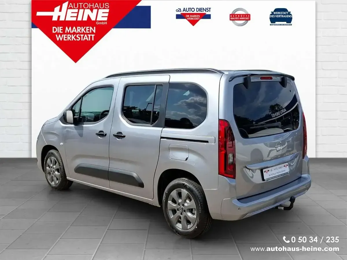 Neu Opel Combo Life Style 102 PS (75 kW) 2026 Grau Van / Kleinbus