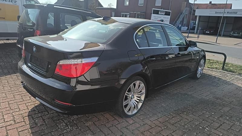 Gebraucht BMW 525 197 PS (144 kW) 2009 Schwarz Limousine