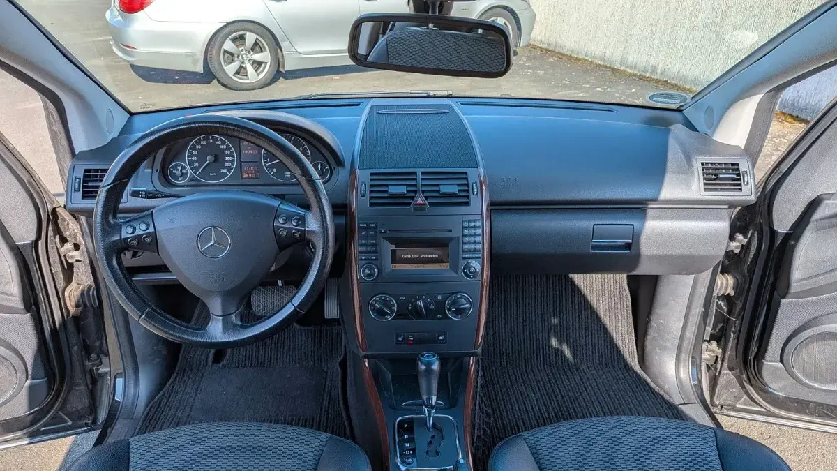 Gebraucht Mercedes A180 Elegance 116 PS (85 kW) 2009 Schwarz Van / Kleinbus