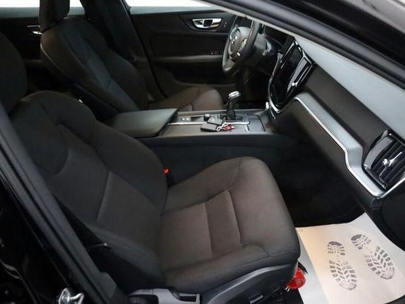Gebraucht Volvo V60 150 PS (110 kW) 2019 Onyx black (metallic) Kombi