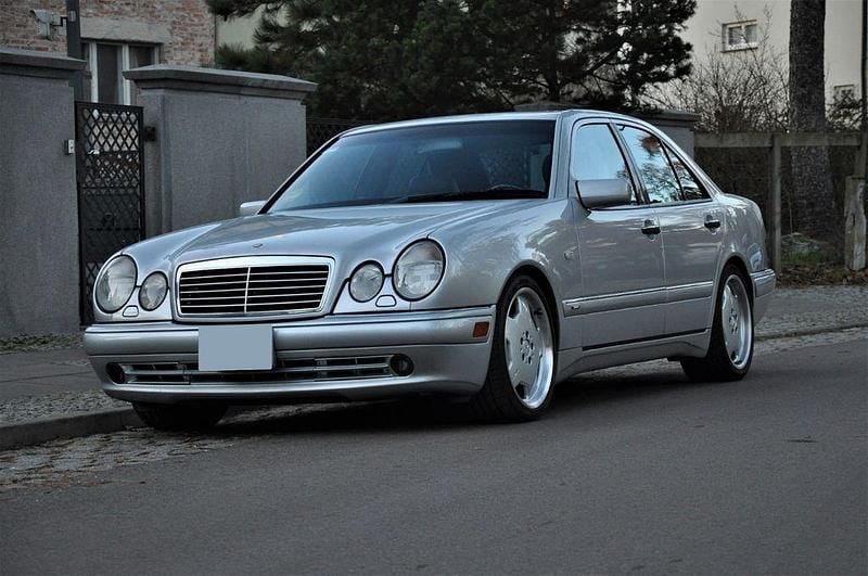Silber Gebraucht 1998 Mercedes E55 AMG AMG Limousine | 22.990 € (Guter Preis) - Bild 1/4
