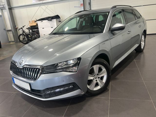 Grau Gebraucht 2020 Skoda Superb Kombi | 17.995 € (Guter Preis) - Bild 1/4