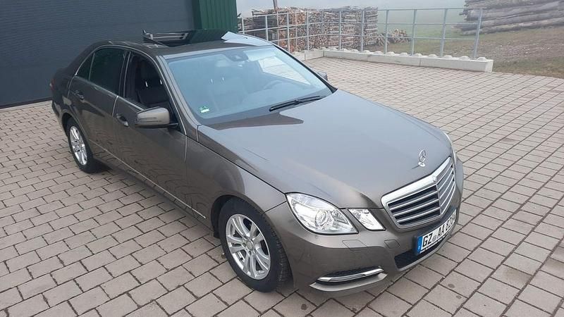 Gebraucht Mercedes E350 Avantgarde 265 PS (194 kW) 2012 Grau Limousine
