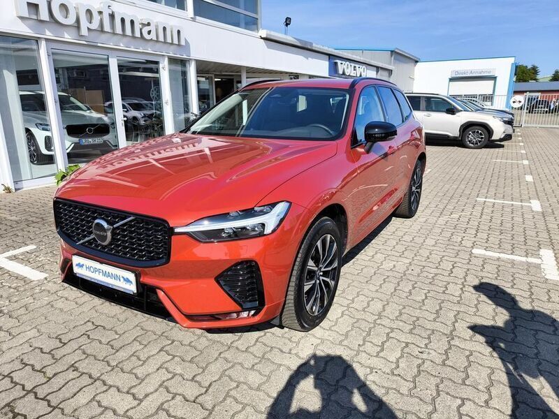 Fusion red / metallic Gebraucht 2023 Volvo XC60 Plus SUV | 46.990 € (Fairer Preis) - Bild 1/4