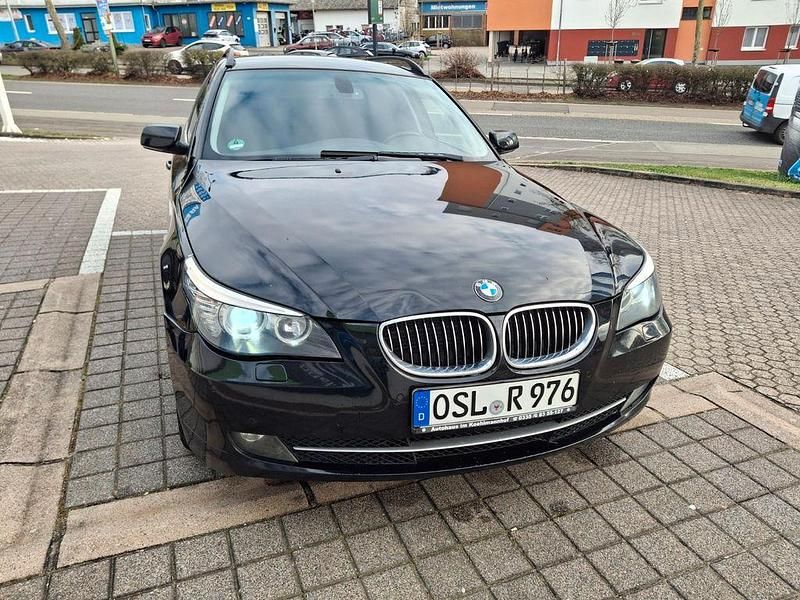 Gebraucht BMW 523 190 PS (139 kW) 2008 Schwarz Kombi