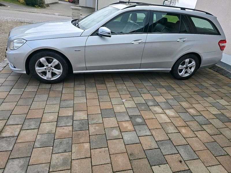 Gebraucht Mercedes E220 170 PS (125 kW) 2010 Grau Kombi