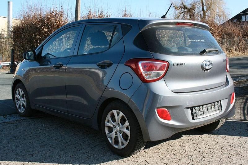 Gebraucht Hyundai i10 67 PS (49 kW) 2016 Grau Kleinwagen