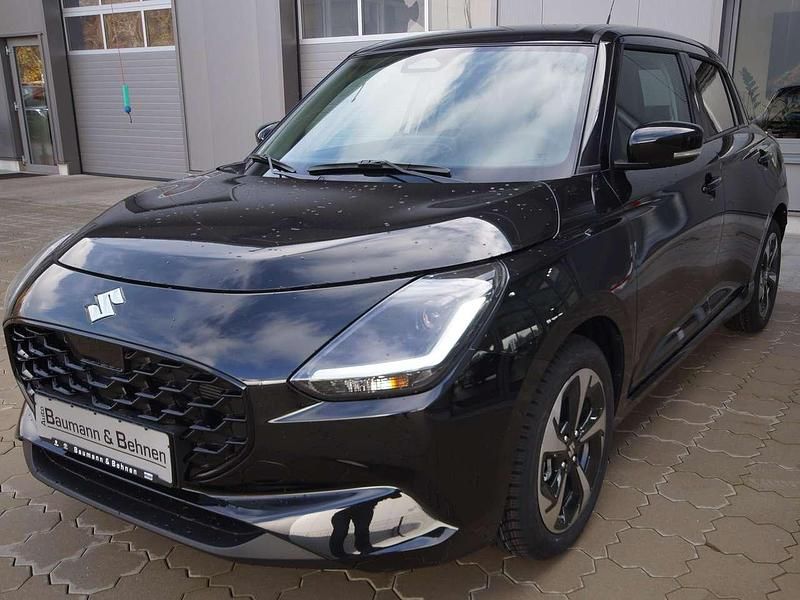 Super black pearl Gebraucht 2025 Suzuki Swift Comfort+ Limousine | 19.930 € (Fairer Preis) - Bild 1/4