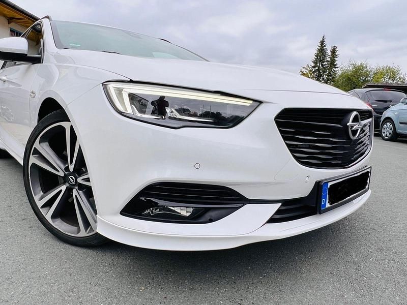 Weiß Gebraucht 2018 Opel Insignia Exklusiv Limousine | 21.000 € - Bild 1/4
