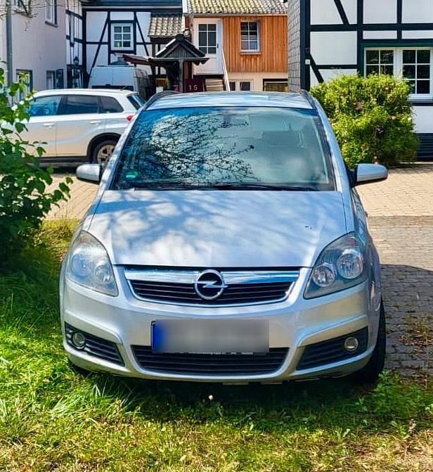Grau Gebraucht 2006 Opel Zafira Van / Kleinbus | 700 € (Guter Preis) - Bild 1/4