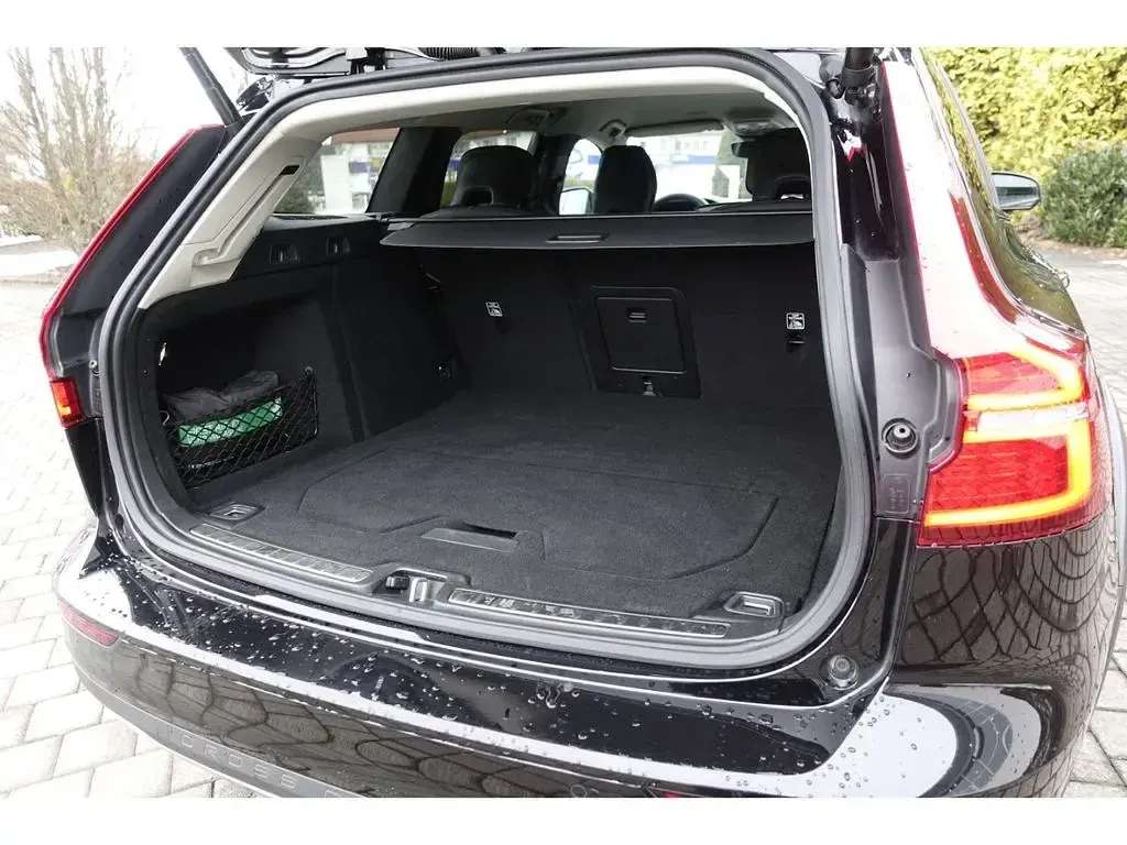 Gebraucht Volvo V60 CC Plus 197 PS (144 kW) 2023 Schwarz Kombi