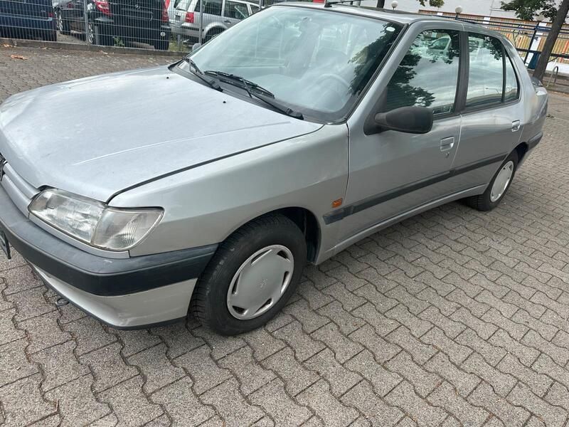 Silber Gebraucht 1995 Peugeot 306 Limousine | 1.699 € - Bild 1/4