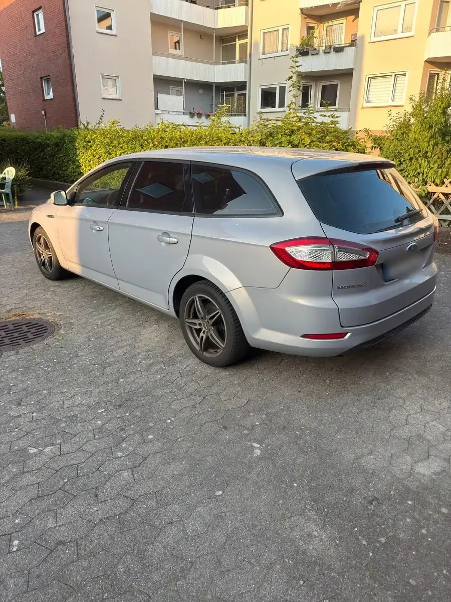 Gebraucht Ford Mondeo 140 PS (102 kW) 2010 Silber Kombi
