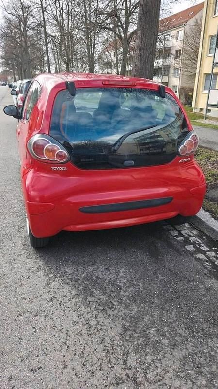 Gebraucht Toyota Aygo 68 PS (50 kW) 2009 Rot Kleinwagen
